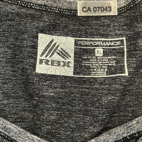 Women’s long sleeve athletic top - Picture 2 of 4